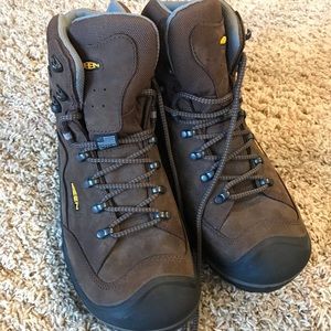 BRAND NEW KEEN BOOTS